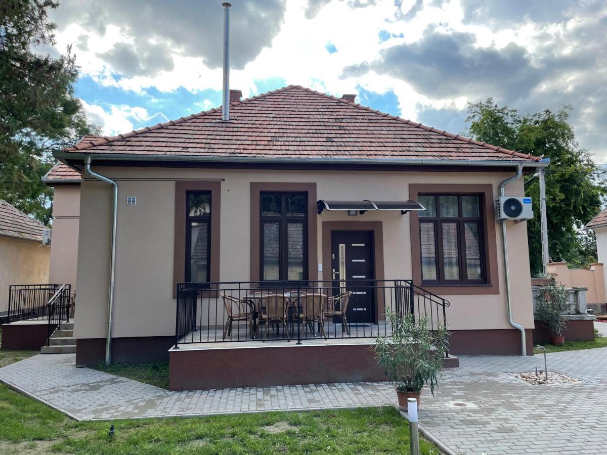 Kovacs Apartmanhaz Kiskunhalas Luaran gambar