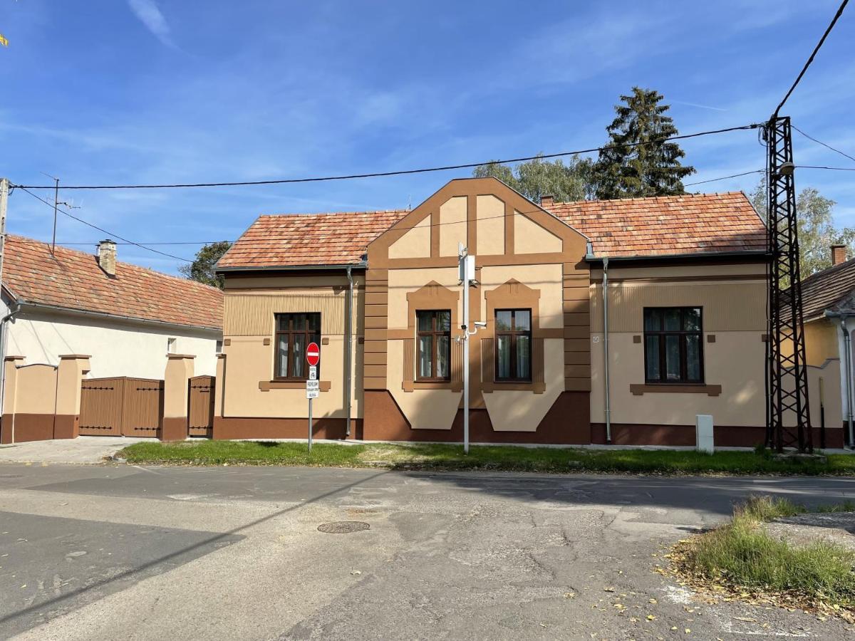 Kovacs Apartmanhaz Kiskunhalas Luaran gambar