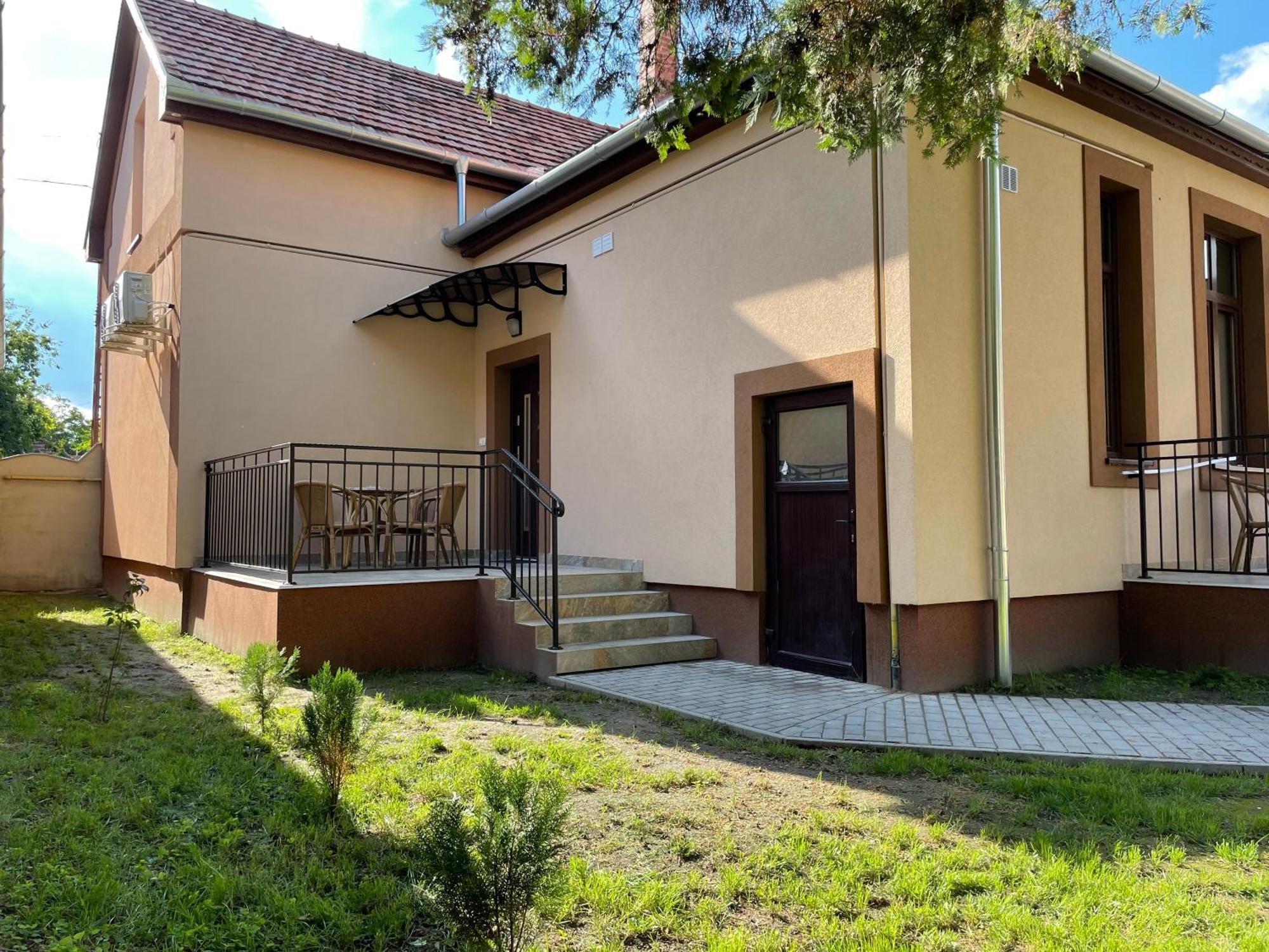 Kovacs Apartmanhaz Kiskunhalas Bilik gambar