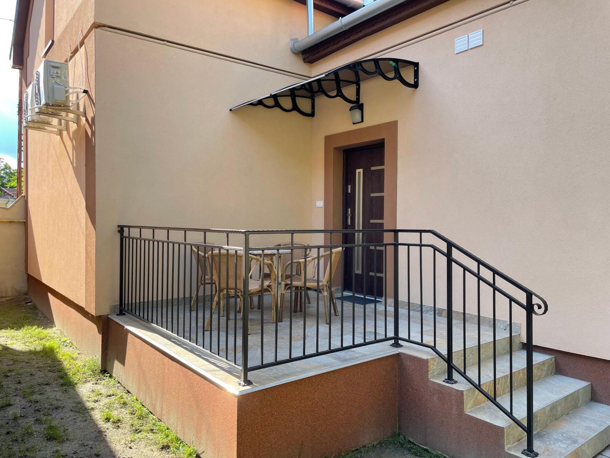 Kovacs Apartmanhaz Kiskunhalas Bilik gambar