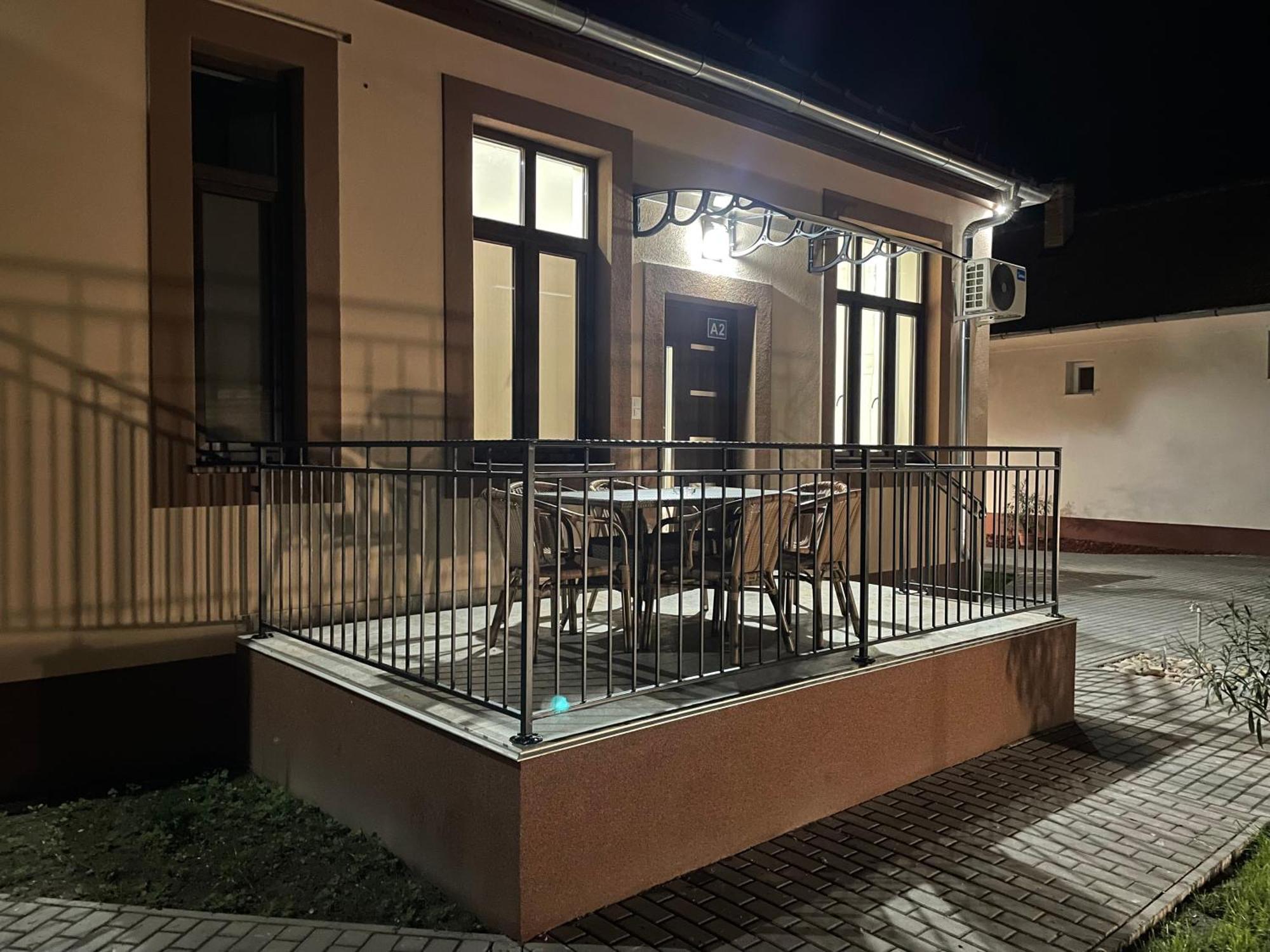 Kovacs Apartmanhaz Kiskunhalas Bilik gambar