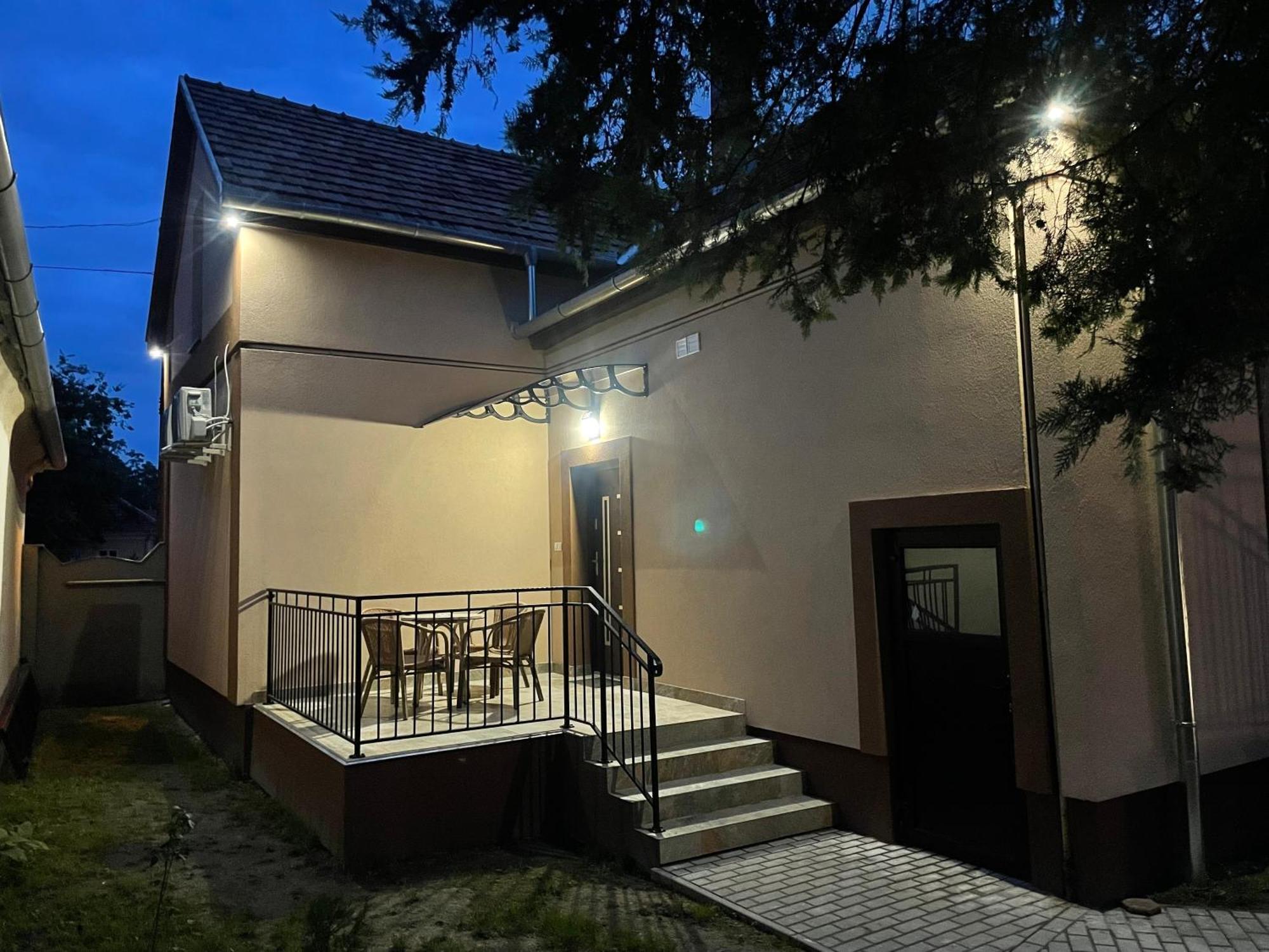 Kovacs Apartmanhaz Kiskunhalas Bilik gambar