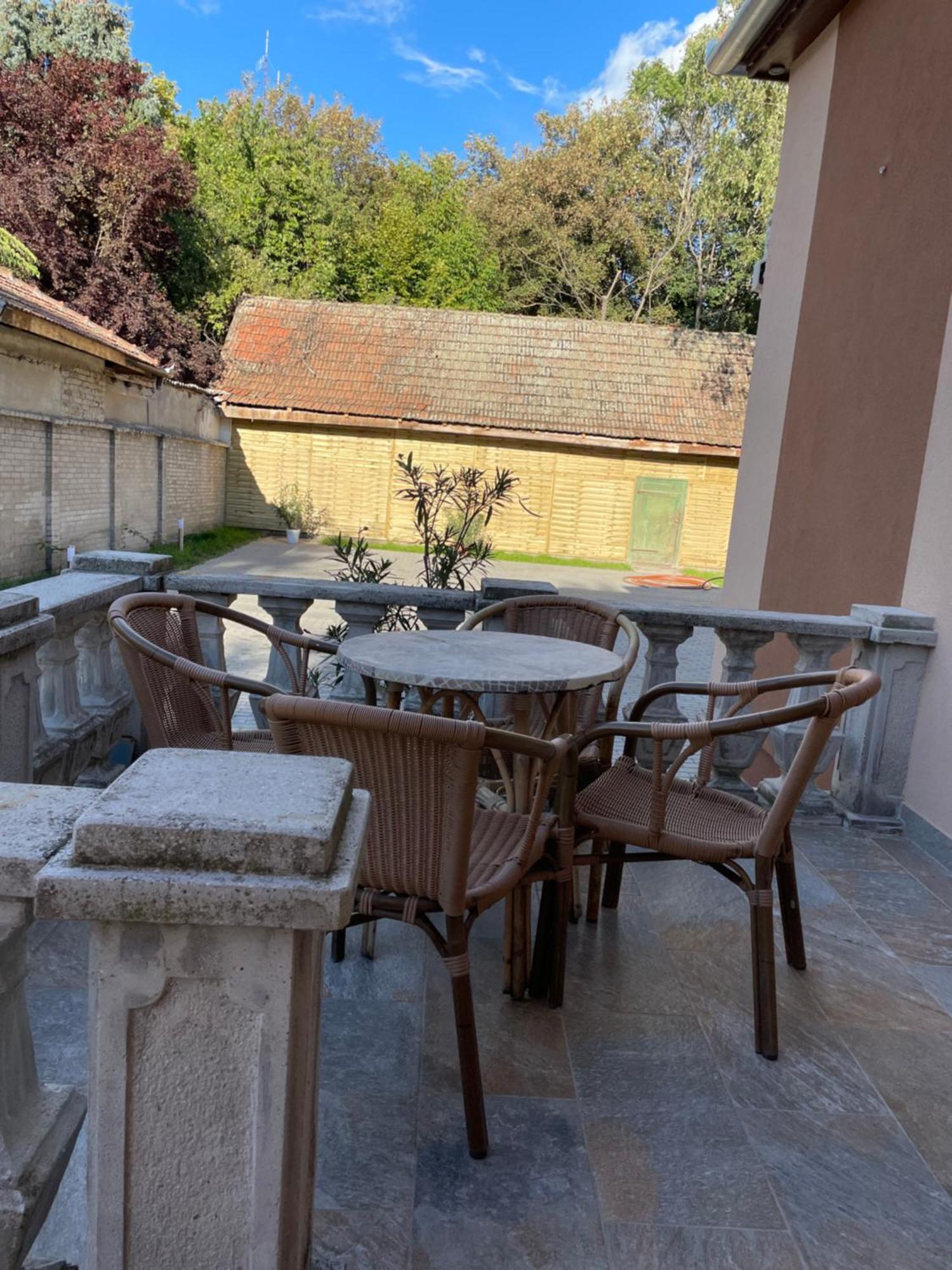 Kovacs Apartmanhaz Kiskunhalas Bilik gambar